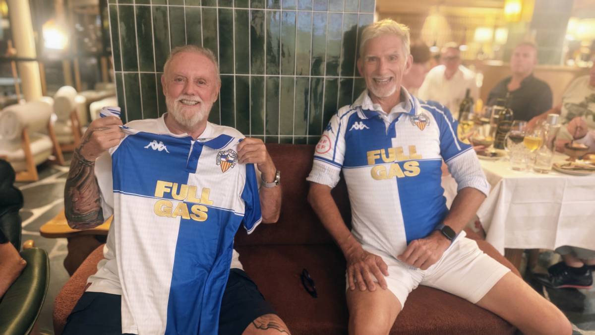 Una llegenda de Queen i un campió de Fórmula 1, amb la samarreta del Sabadell: la història d'una foto sorprenent