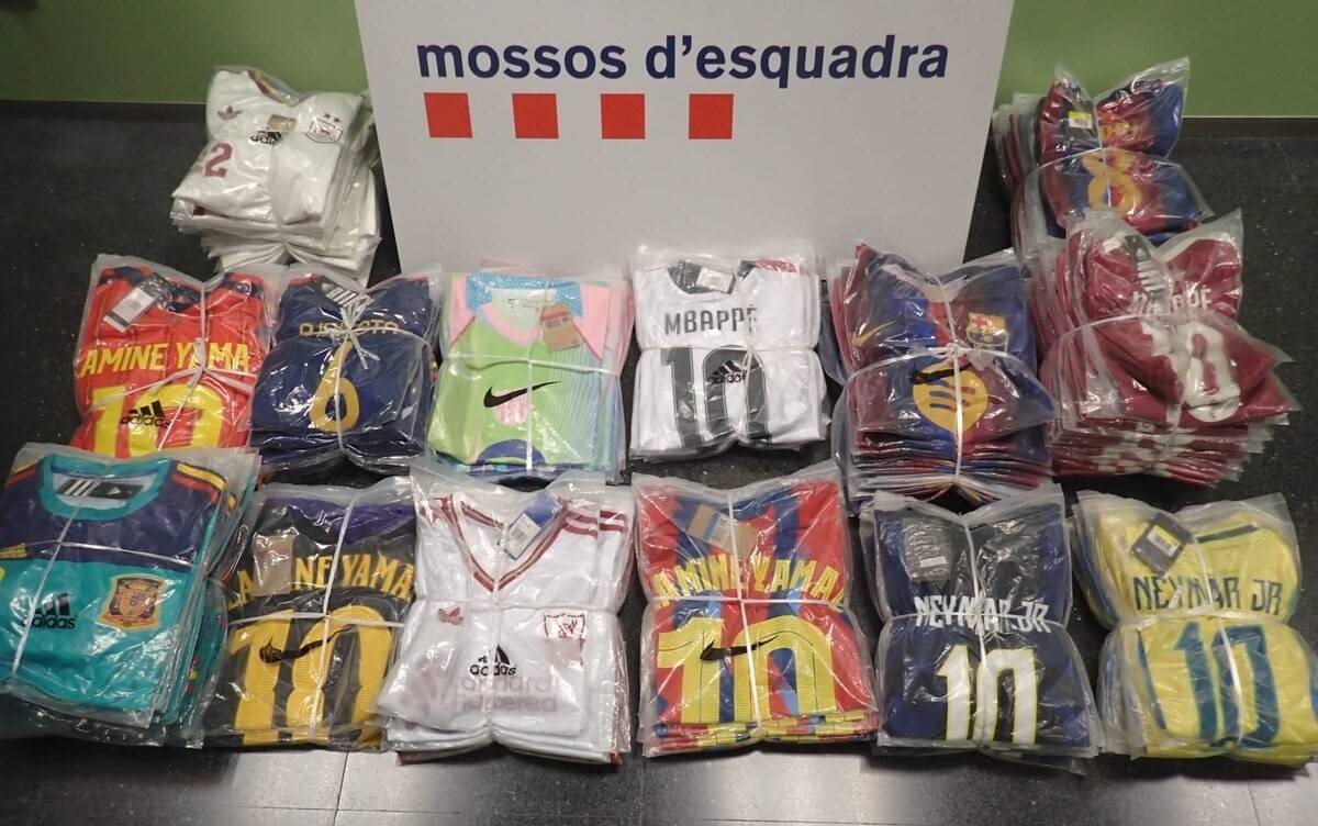 Segona detenció per la venda de samarretes falsificades: 867 peces intervingudes a Amposta