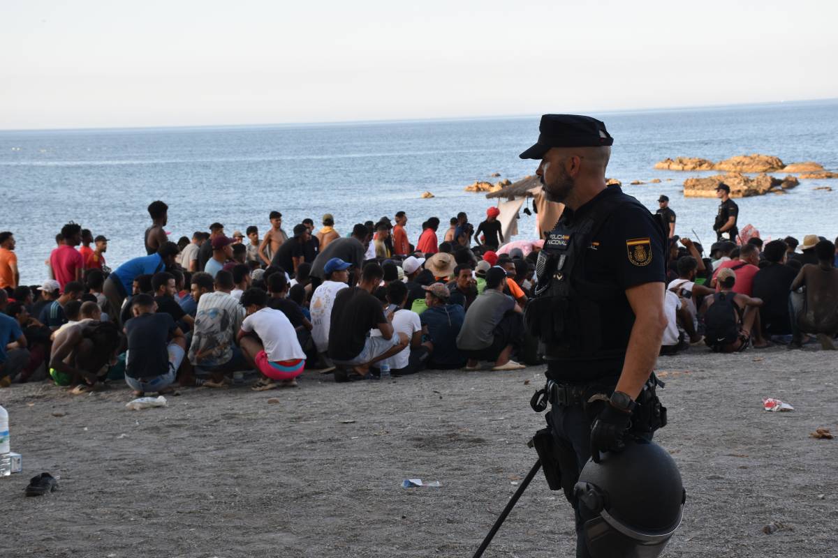 Interior eleva fins als 2.168 els menors migrants a Ceuta després de la crisi migratòria