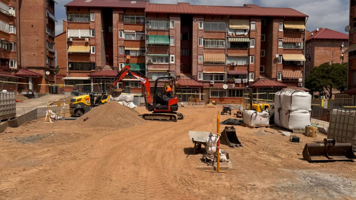 Les obres de remodelació de la plaça de les Acàcies arriben al seu equador