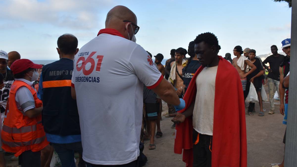 Tres preguntes estancades a Ceuta, vint dies després de l'esclat de la crisi migratòria