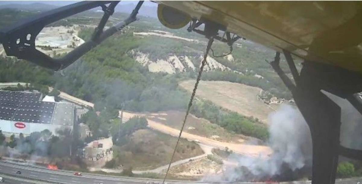 Reoberta l’AP-7 a Gelida després de l’incendi d’un camió