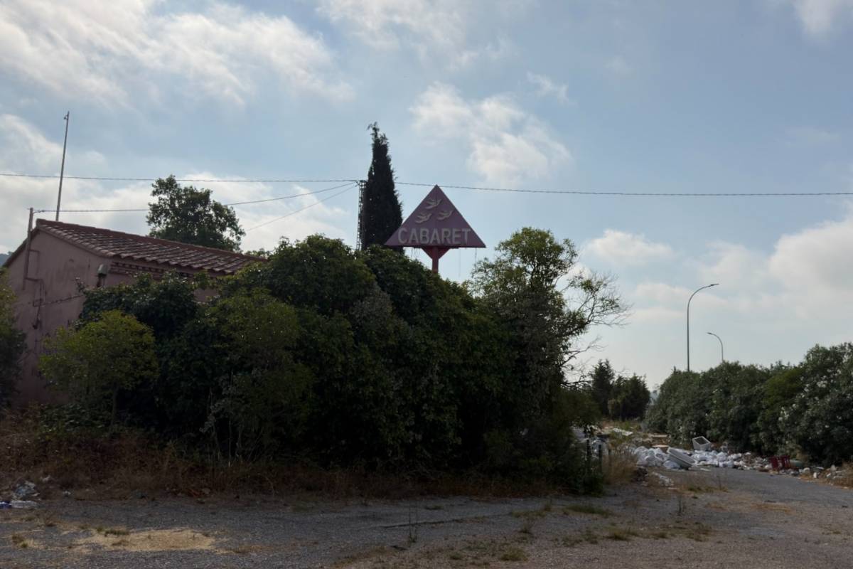 Adeu a l'antic club Cabaret de Manresa: l'Ajuntament enderrocarà l'edifici