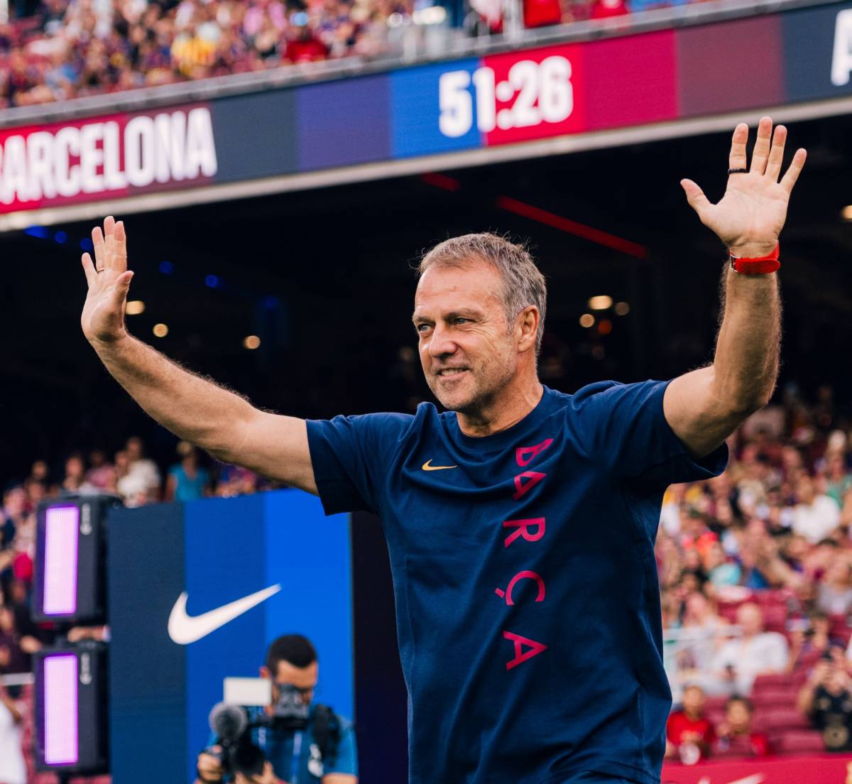 Hansi Flick es dirigeix en català a l’afició del Barça: «Moltes gràcies pel vostre suport»