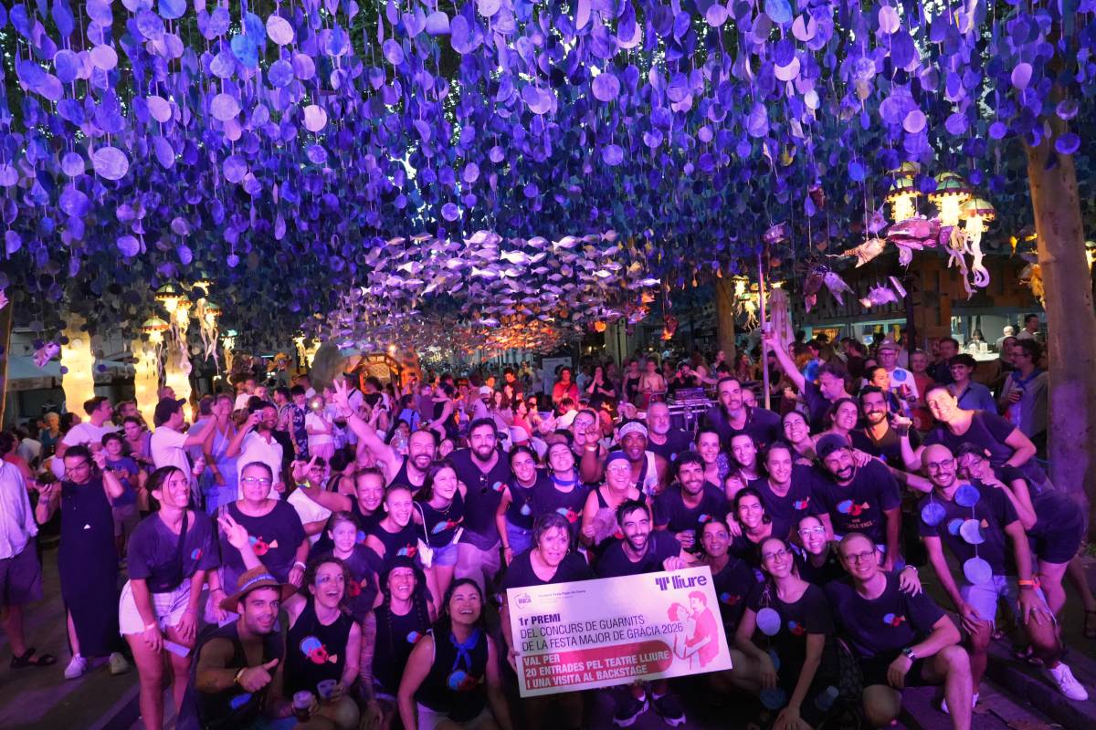 La plaça Rovira guanya el concurs de carrers guarnits de Gràcia amb l'homenatge a Antònia Font 
