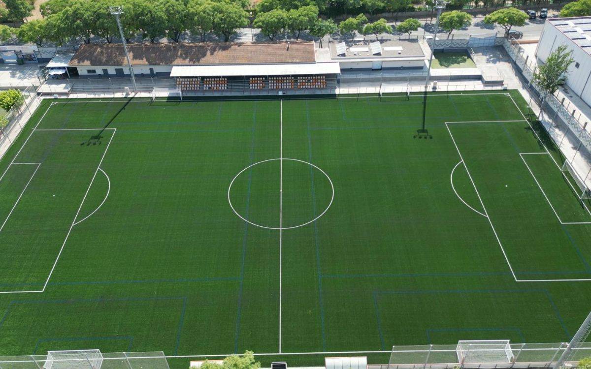 L'Ajuntament de Reus completa la renovació de la gespa artificial de tres camps de futbol municipals