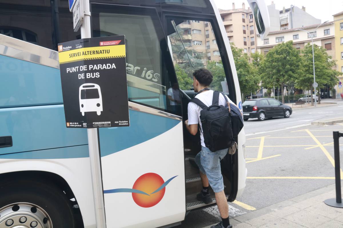 «Resignació i seguretat» entre els usuaris amb el nou bus de Renfe a l'R3 - ACN