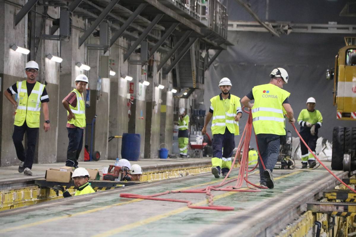 Totes les claus de l'obra que manté un tram de l'L1 del metro tallada durant l'estiu