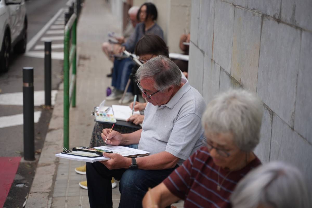 Dibuixar per mirar: els Urban Sketchers reivindiquen la memòria arquitectònica de Sabadell