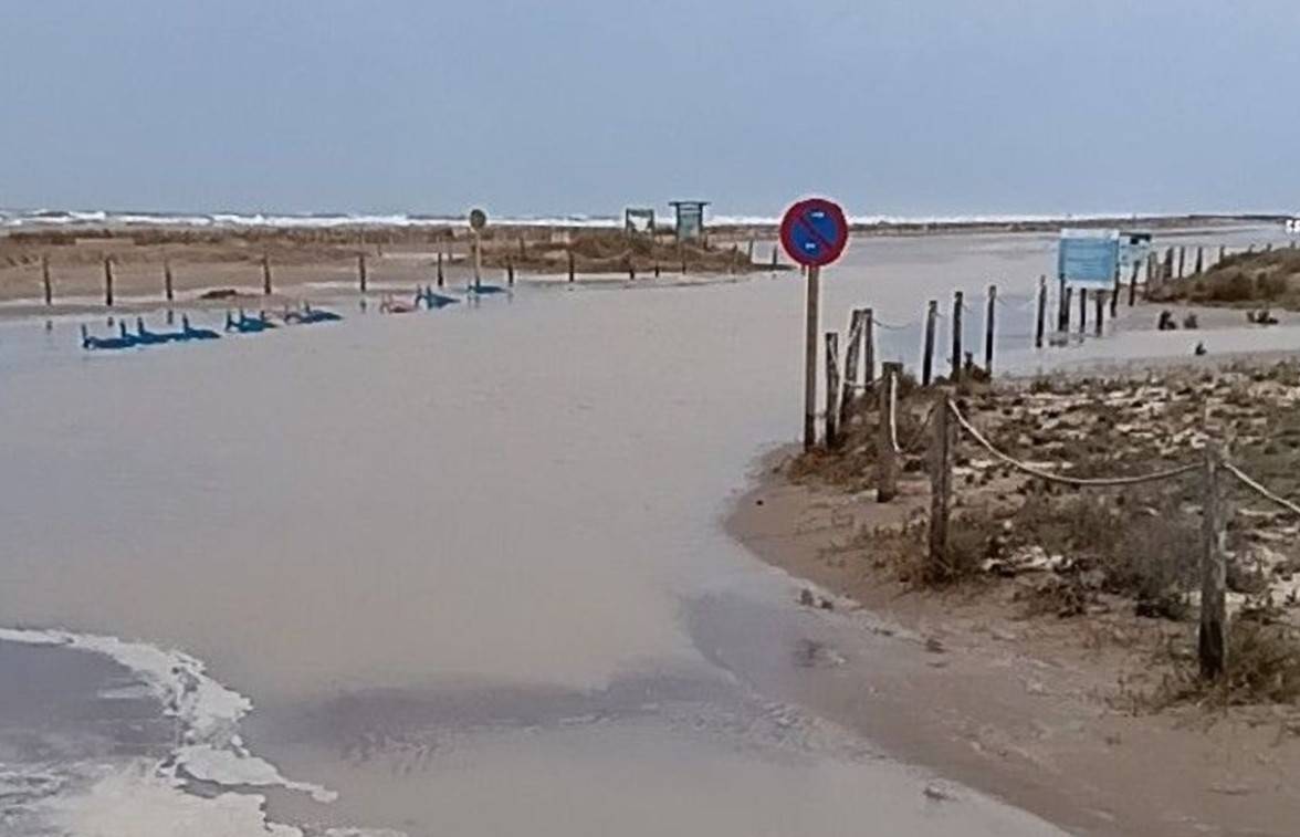 El temporal deixa una desena d’incidents i un ampli dispositiu de rescat a la costa de l’Ebre