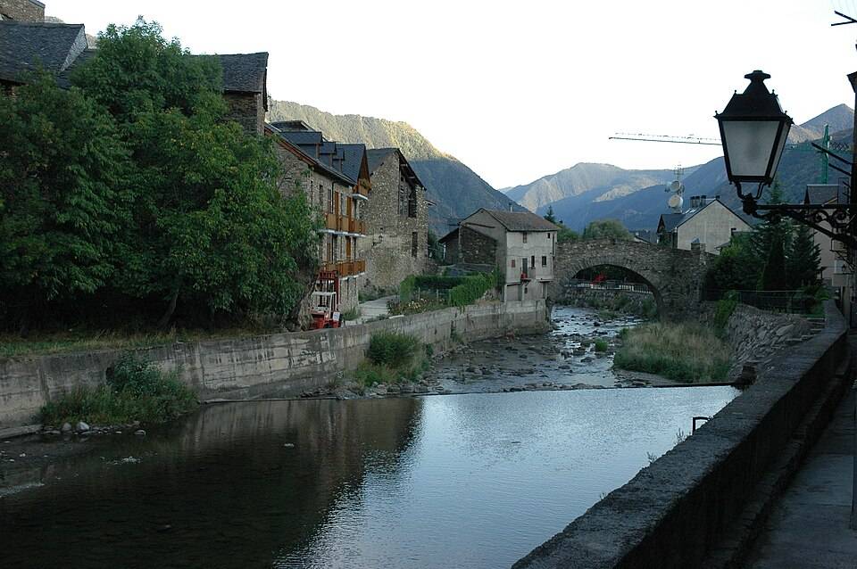 Mor un jove en caure-li a sobre una paret mentre rehabilitava una casa al Pallars Sobirà