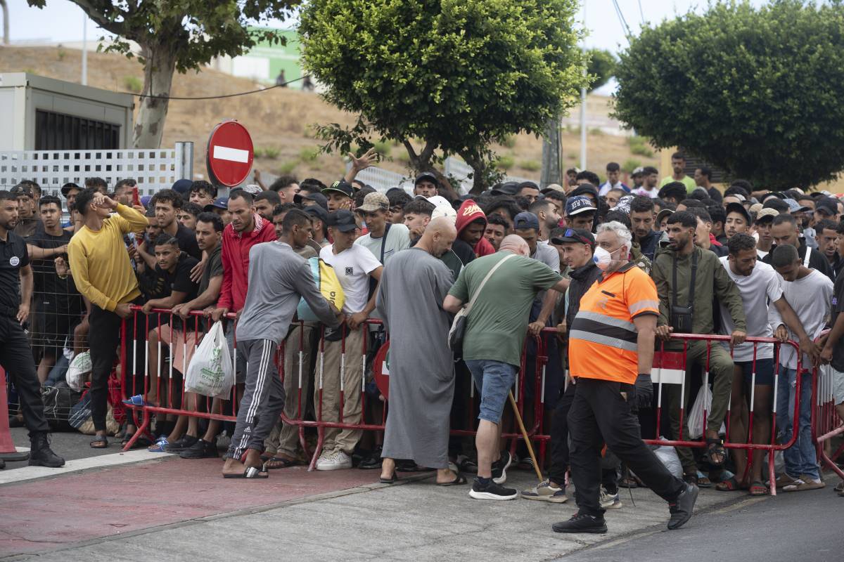 9.000 euros per viatge: desarticulen dues organitzacions de tràfic de migrants de Ceuta