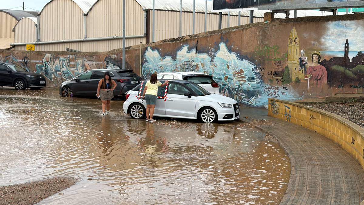 Les pluges torrencials deixen carrers inundats i més de 100 litres al Baix Penedès i al Tarragonès