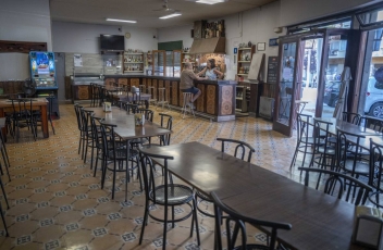Bar Culla, 85 anys fent barri rere la barra: 