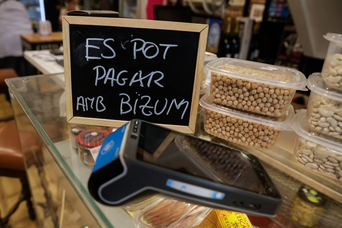 Un Bizum per pagar el compte, una opció sense adeptes a Terrassa