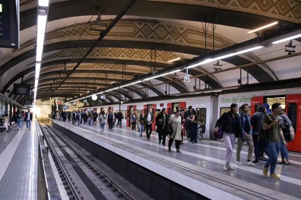 Ferrocarrils reprèn el servei habitual a la línia Barcelona – Vallès després de les obres per renovar la via