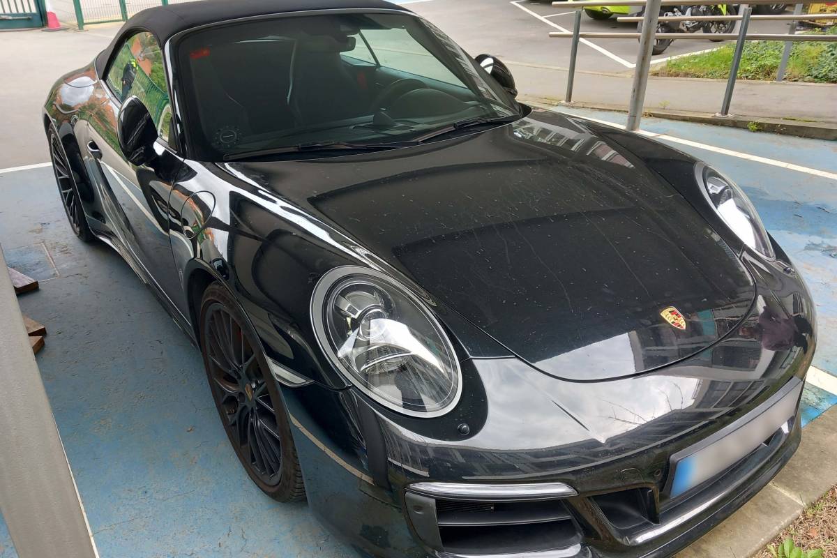 Recuperen vehicles d'alta gamma robats a l'estranger i que es van matricular i vendre fraudulentament