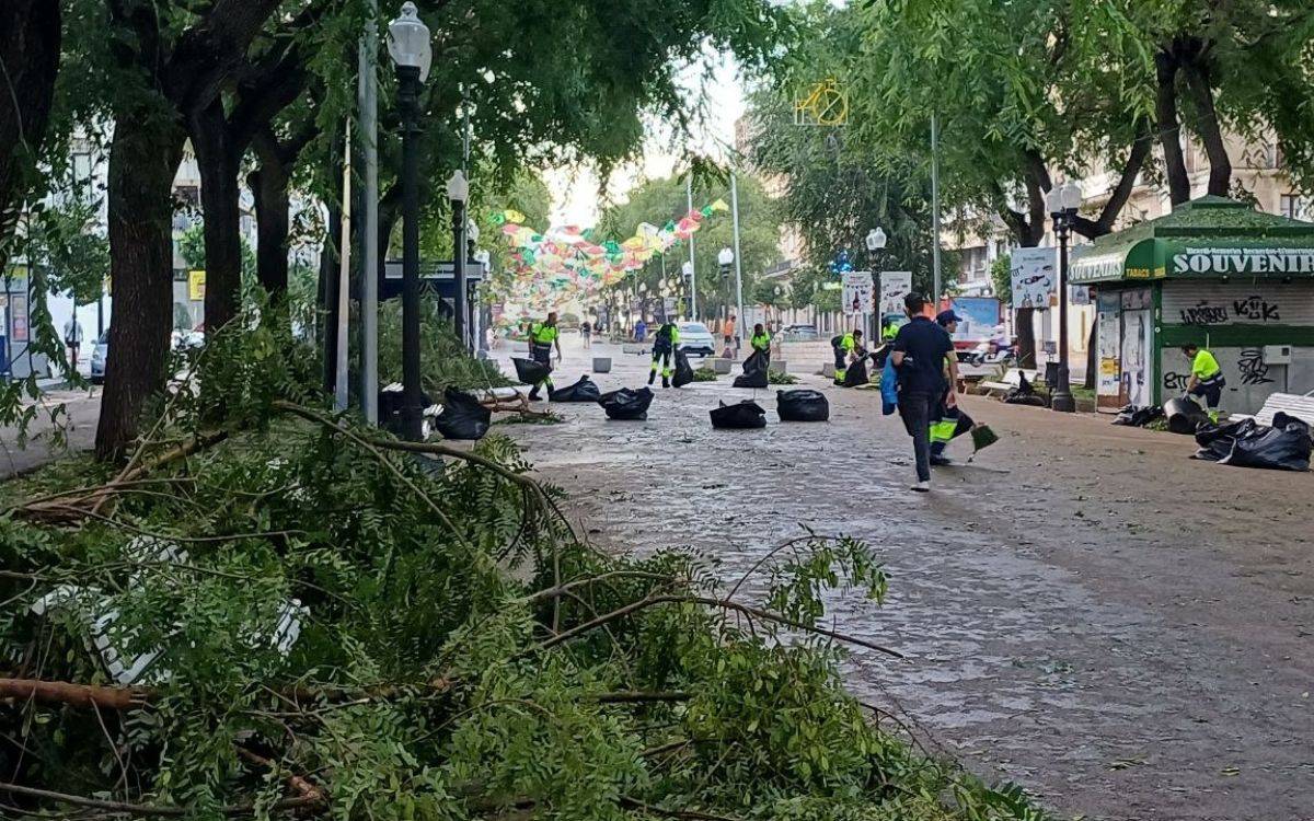 La ciutat de Tarragona recupera la normalitat després de la violenta tempesta