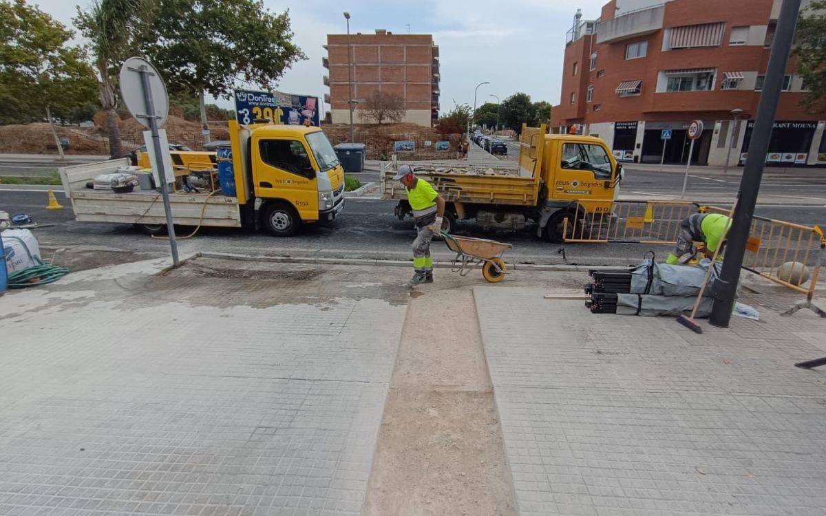 L'Ajuntament de Reus construeix un nou pas de vianants a l'avinguda de Salou