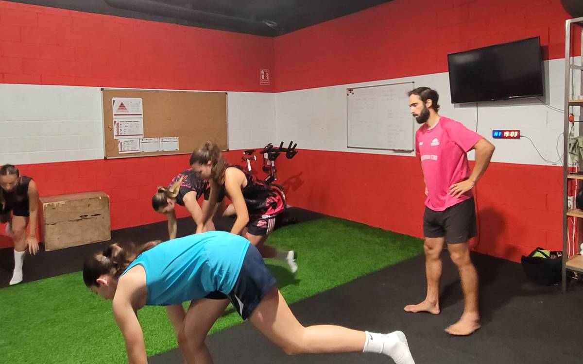 Sessió d'entrenament físic de les jugadores del Manresa CBF - Xavier Sucarrats