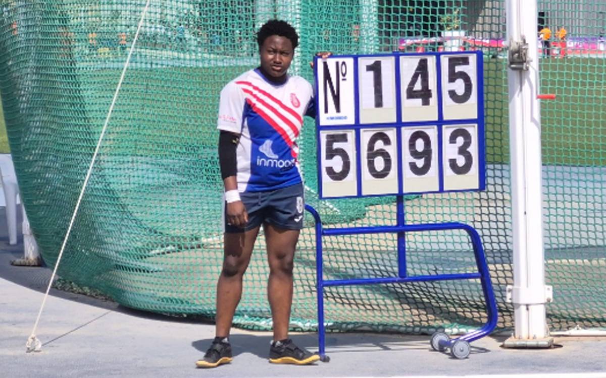 La bagenca Anna Recuenco corona la millor marca mundial de l'any sub16 en llançament de disc