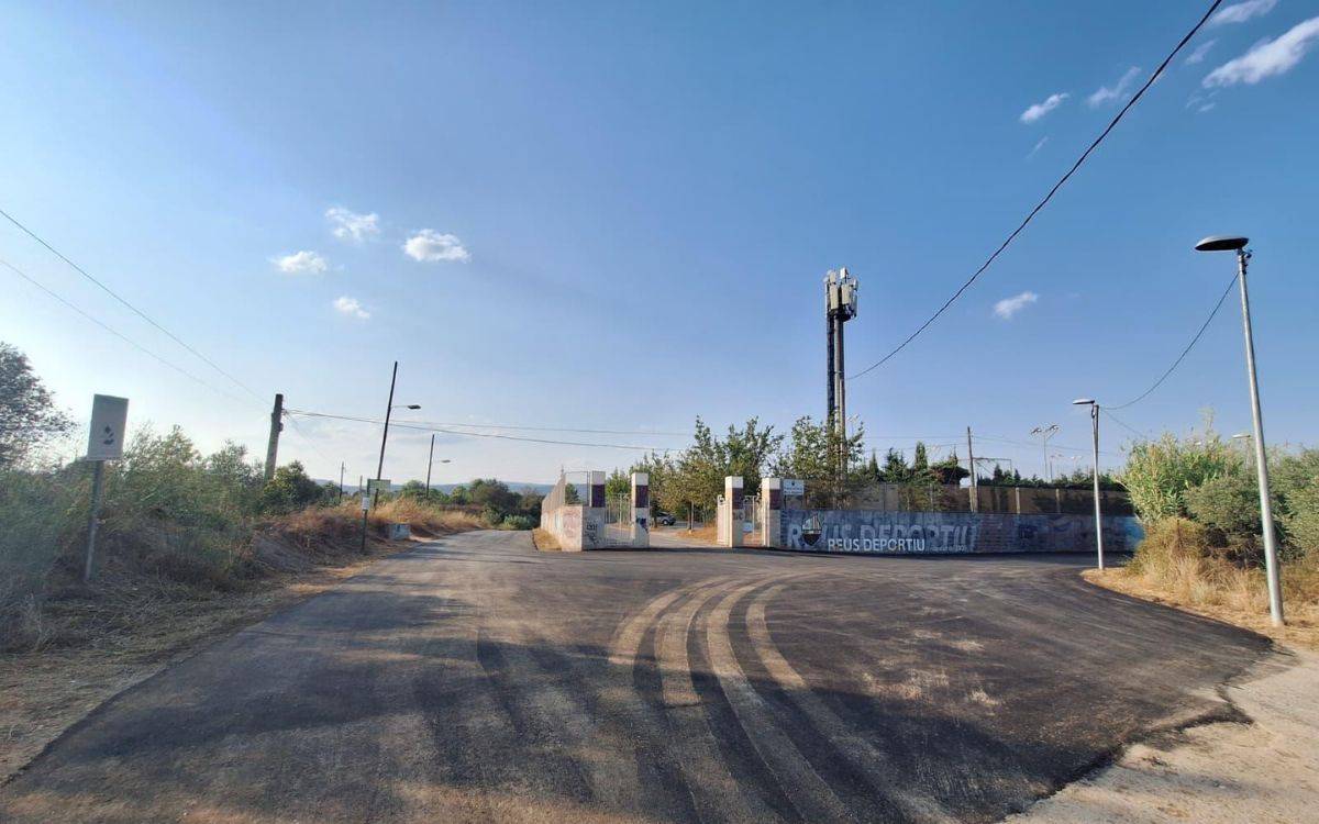 Executen obres de millora i asfaltat al camí dels Cinc Ponts de Reus