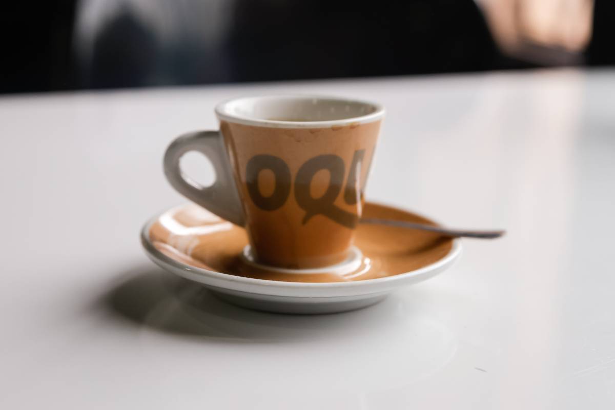 Un cafè a mig matí al bar del Camp del Mono - Lluís Clotet Un cafè a mig matí al bar del Camp del Mono