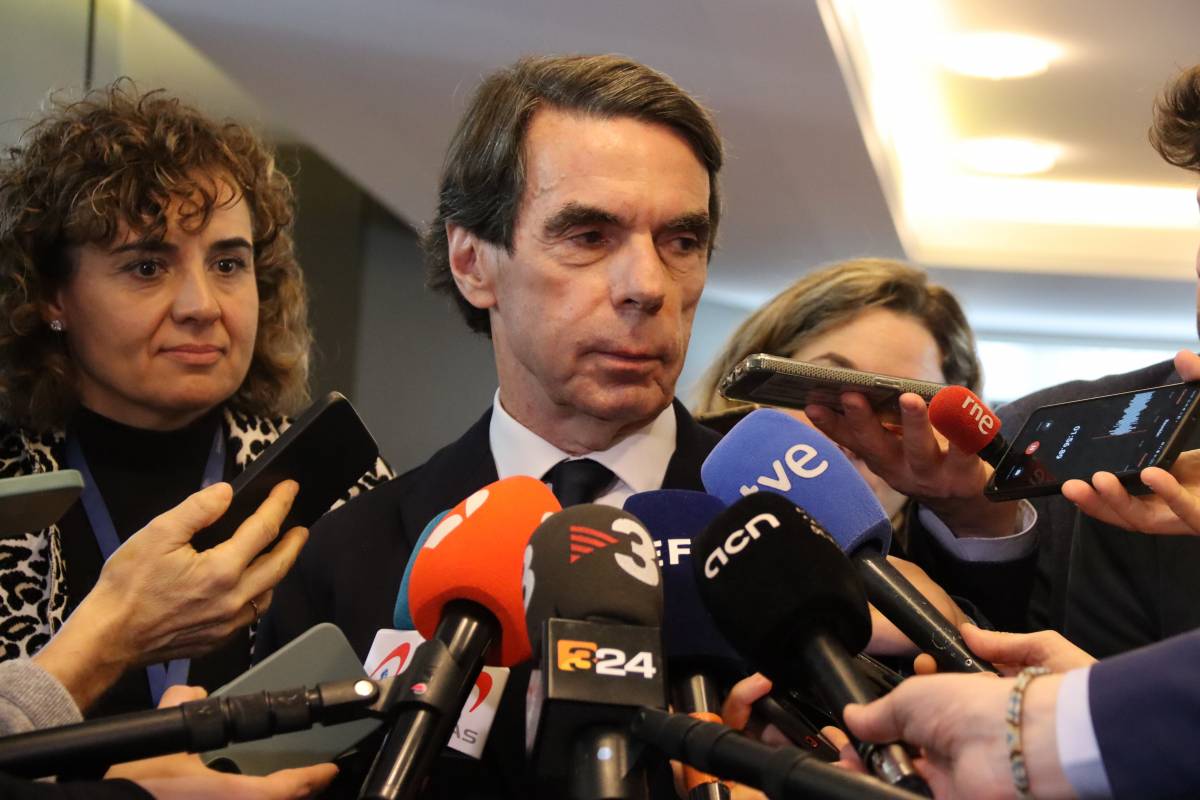 Aznar critica Sánchez i viatjarà a Ceuta per abordar la situació d'emergència