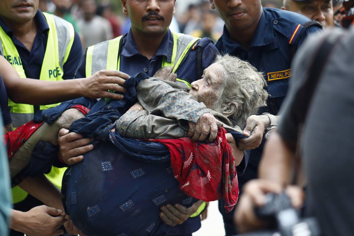 Almenys 365 morts i més d'un miler de desapareguts en una riuada al Nepal