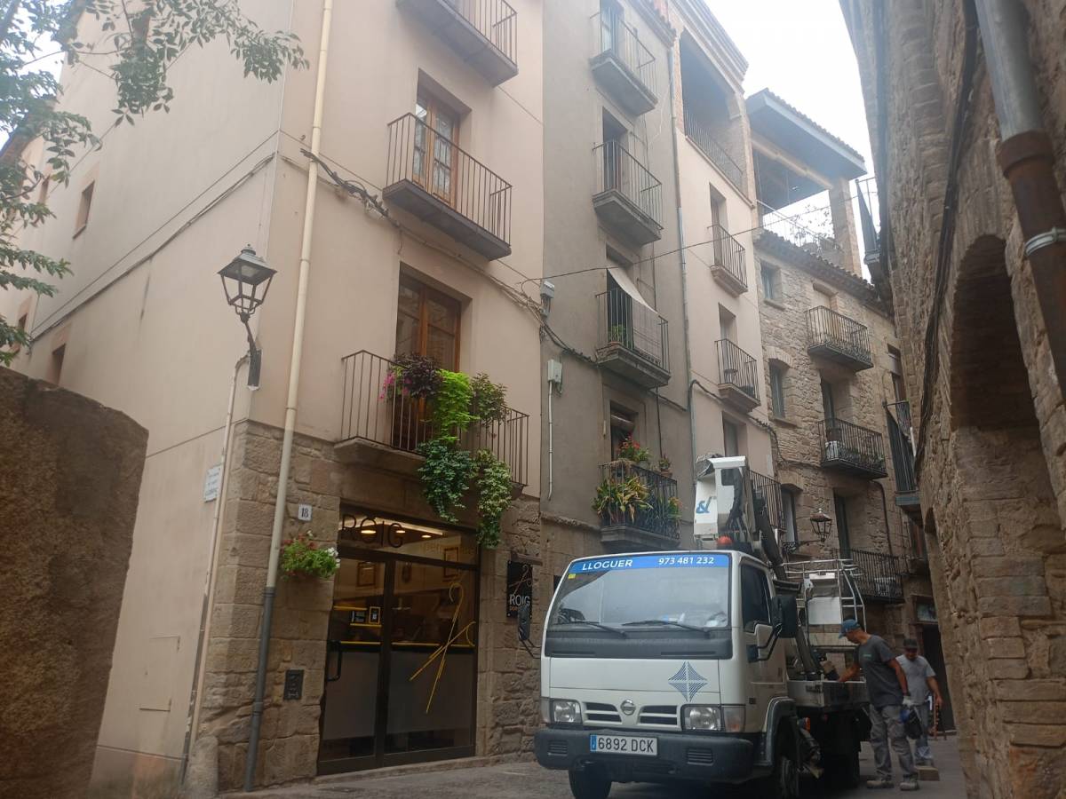 Una grua ha revisat l'immoble - NacioSolsona 