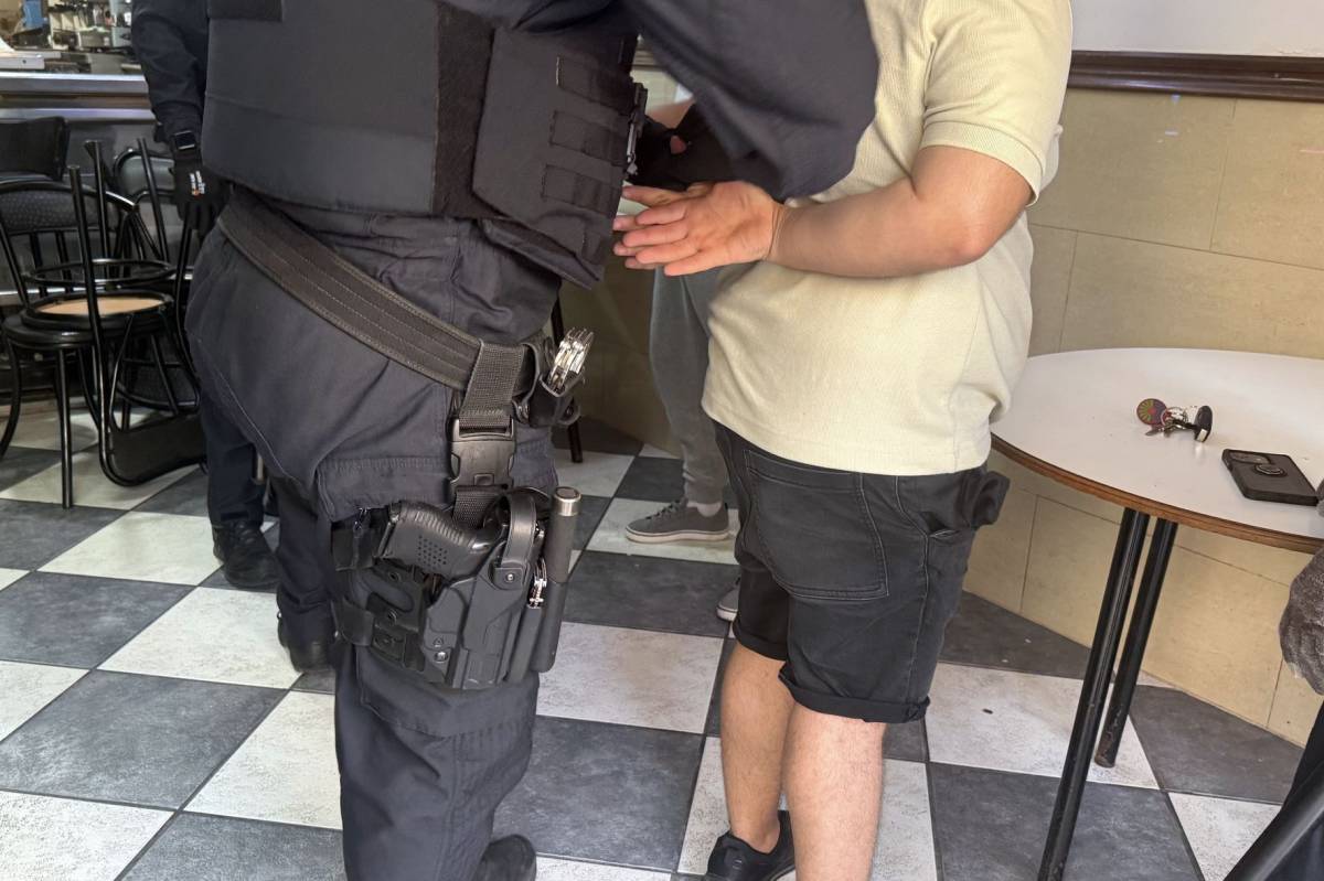 Els cossos de seguretat de Terrassa mantenen la pressió policial als establiments  per garantir la convivència veïnal
