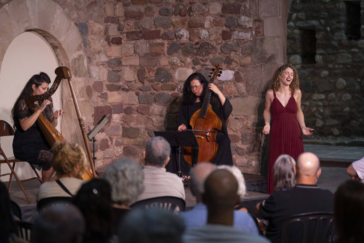 El primer recital del cicle Sons del Temps es va celebrar al Castell Cartoixa - Alberto Tallón El primer recital del cicle Sons del Temps es va celebrar al Castell Cartoixa