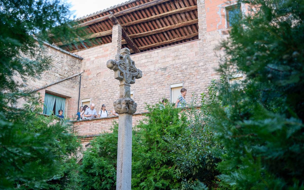 Visites de la Manresa Desconeguda al convent de les Caputxines de Manresa - Hasmukh Kerai Visites de la Manresa Desconeguda al convent de les Caputxines de Manresa
