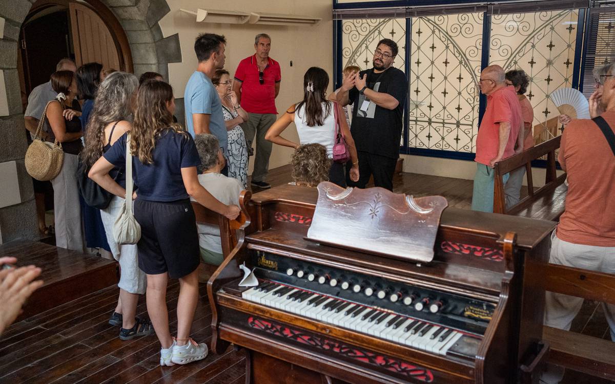 Visites de la Manresa Desconeguda al convent de les Caputxines de Manresa - Hasmukh Kerai Visites de la Manresa Desconeguda al convent de les Caputxines de Manresa