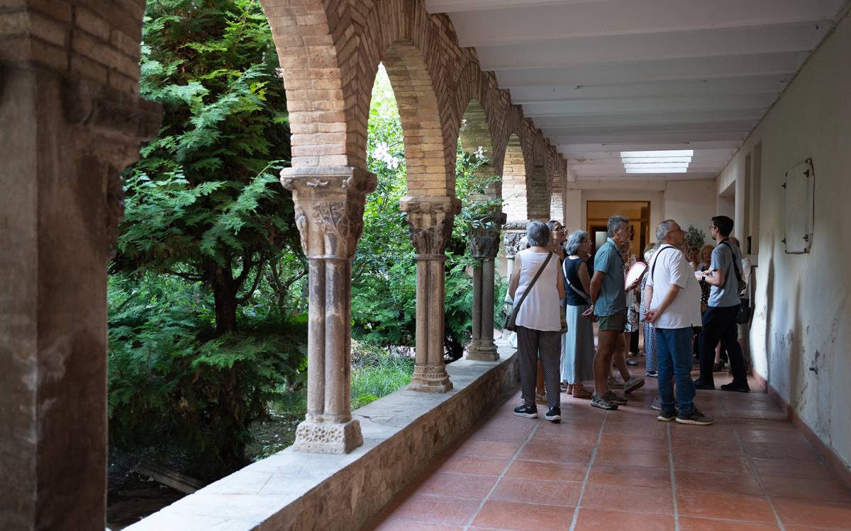 Visites de la Manresa Desconeguda al convent de les Caputxines de Manresa - Hasmukh Kerai Visites de la Manresa Desconeguda al convent de les Caputxines de Manresa