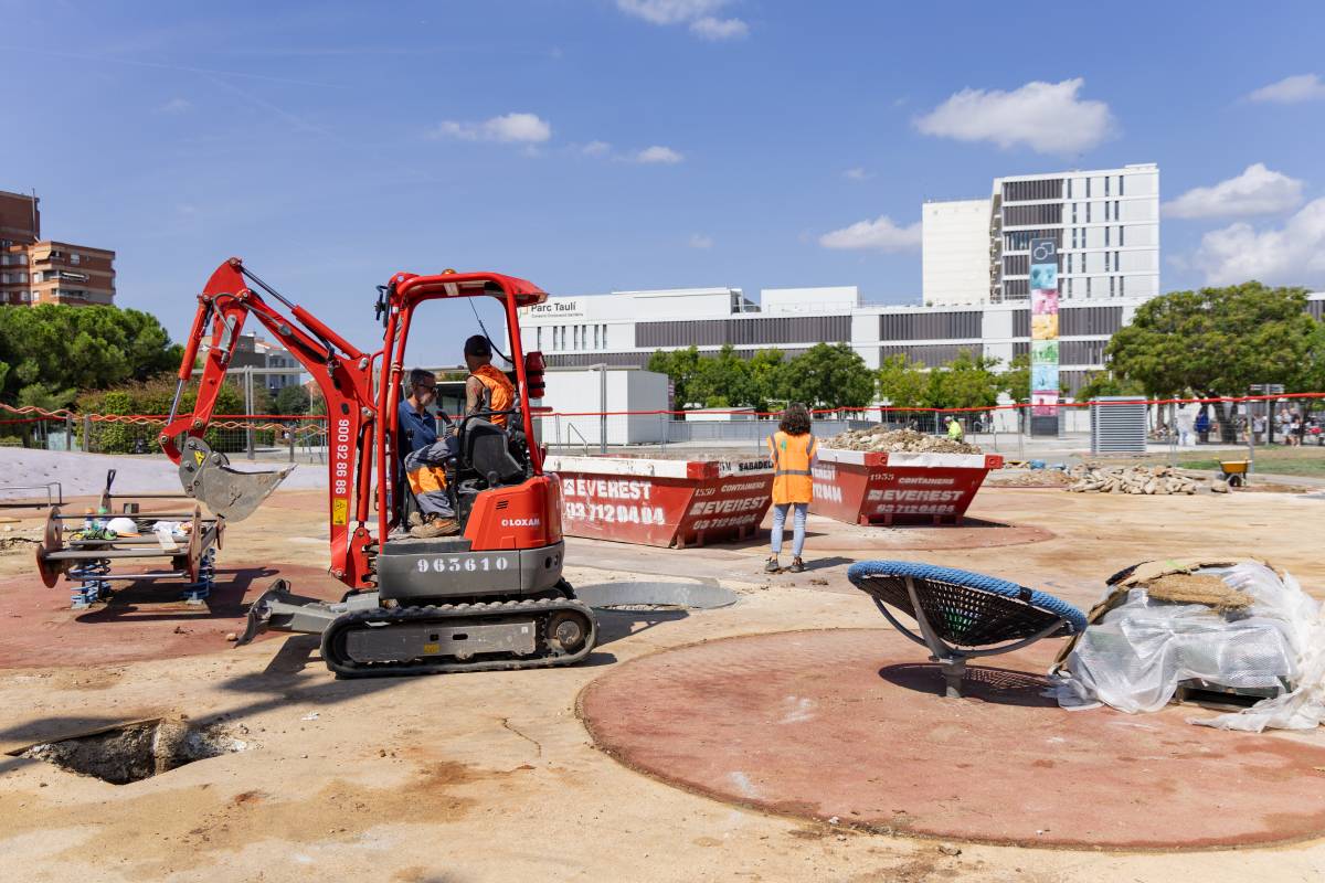Renoven les àrees de jocs infantils de diverses places de Sabadell