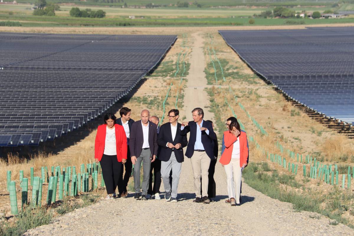 Illa aprofita el nou parc fotovoltaic d'Alcarràs per reivindicar el Plater: «No tenim petroli, però sol i aire sí»