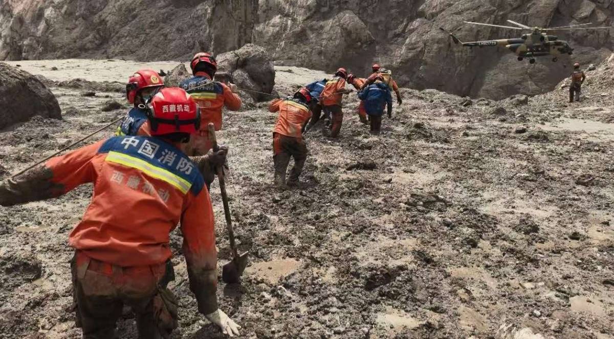 Rescaten una nena de 6 anys després de passar 60 hores sota els enderrocs al Nepal