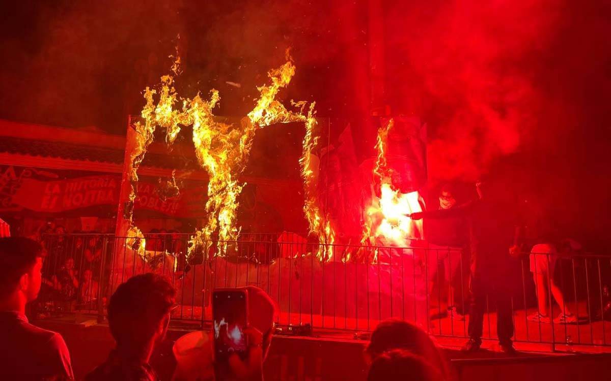 Sílvia Orriols crema durant la Festa Major Alternativa de Manresa