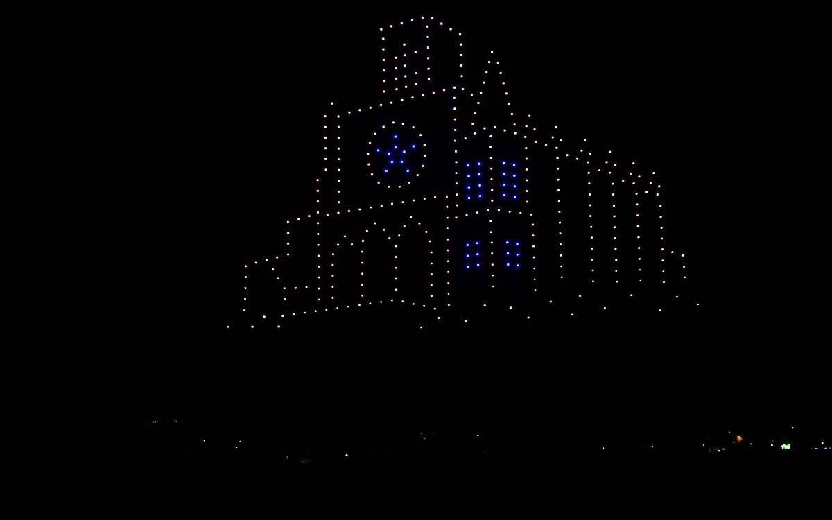 Els 400 drons enamoren Manresa abans d'un multitudinari Castell de Focs a l'Agulla