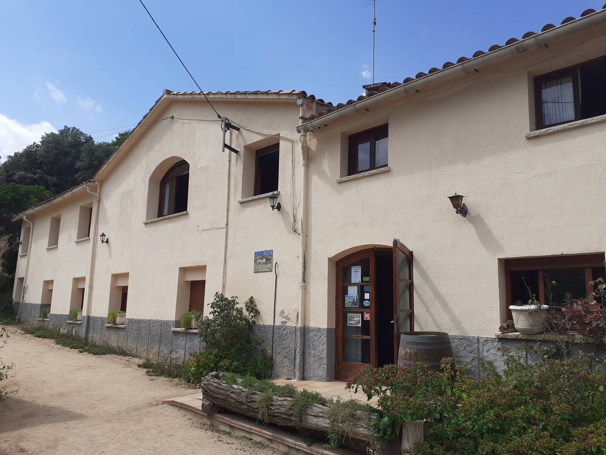 Uns encaputxats assalten el mític restaurant del Montseny Can Puig