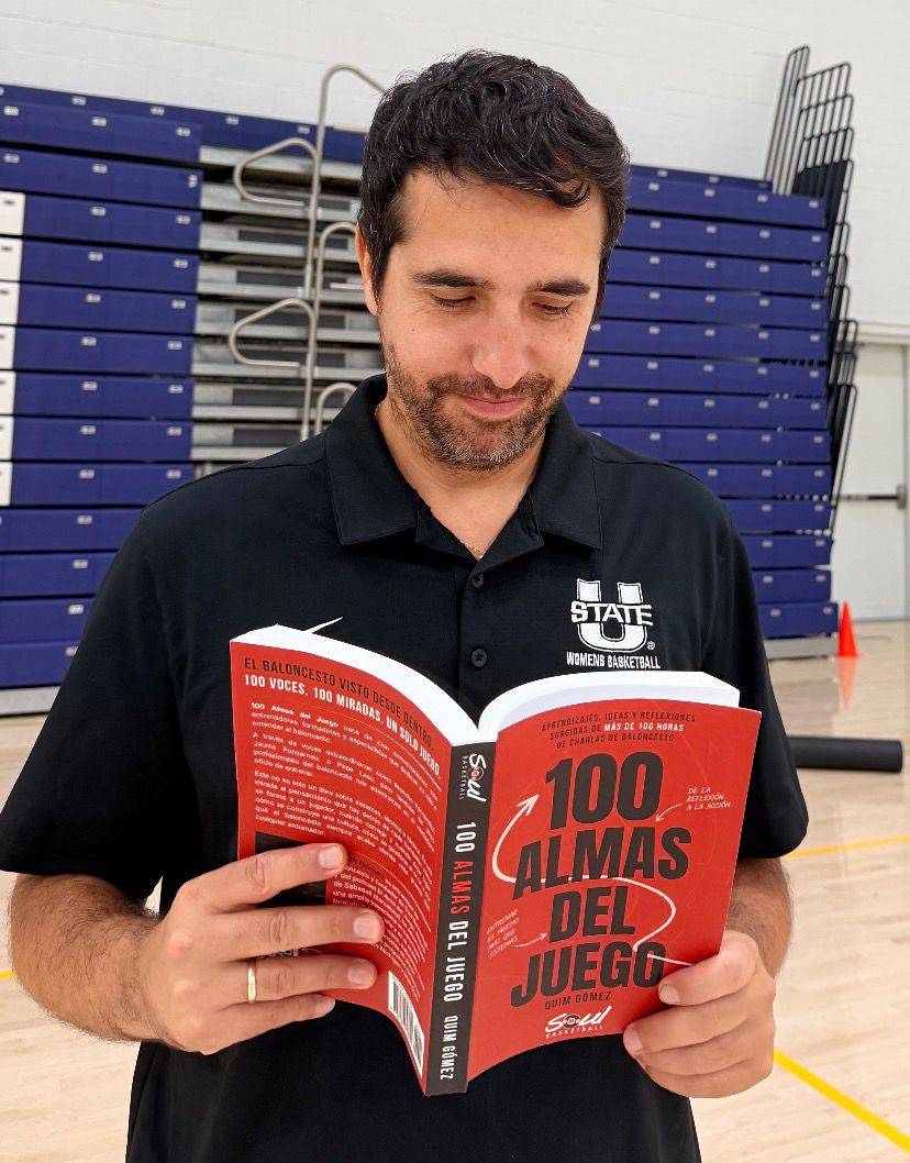 El sabadellenc, amb el seu primer llibre - CEDIDA El sabadellenc, amb el seu primer llibre
