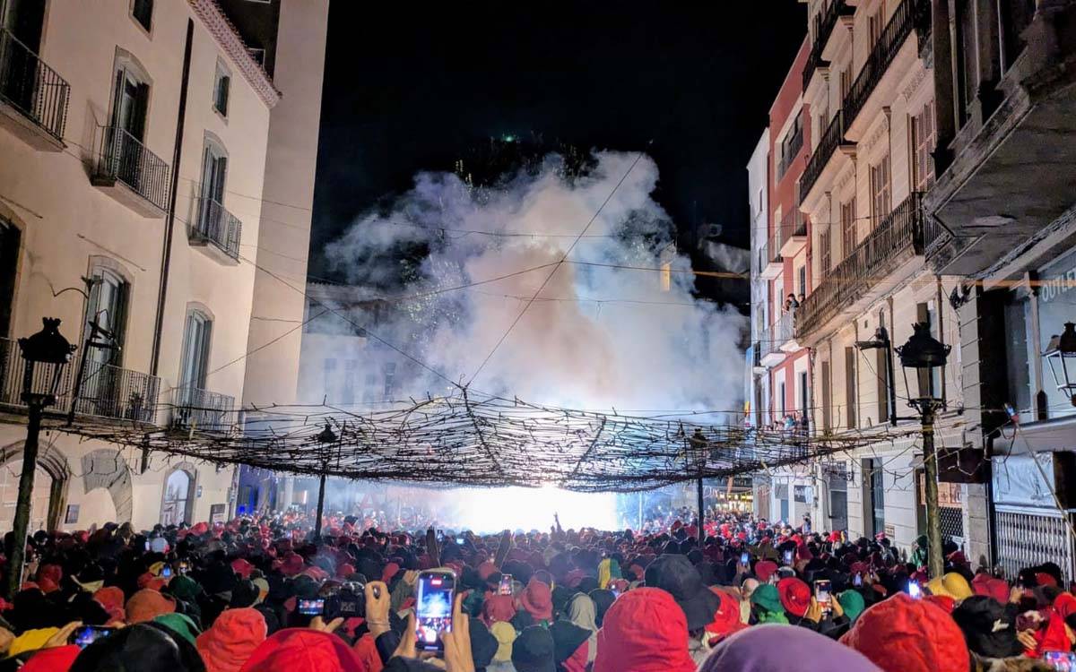 El Correfoc torna a encendre Manresa amb una multitud als carrers