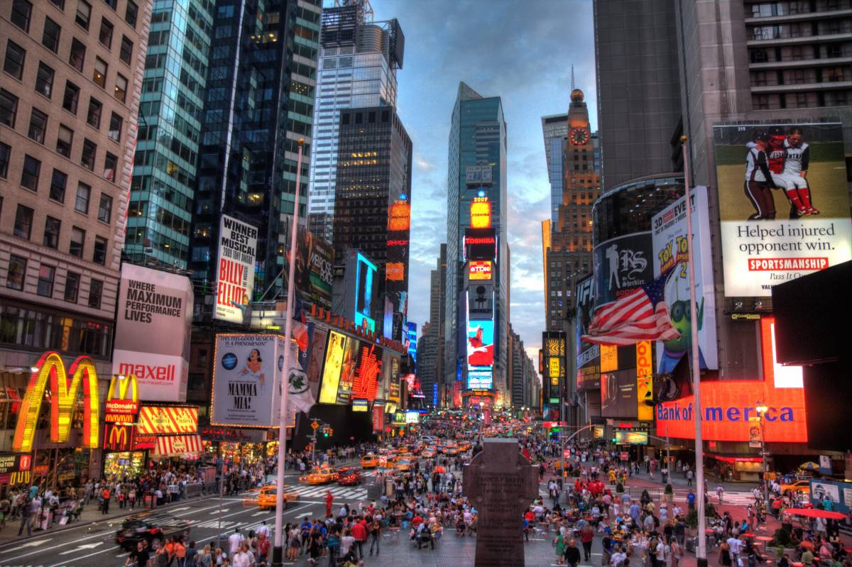 Una dona amb diversos ganivets mata una persona i en fereix una altra a Times Square de Nova York