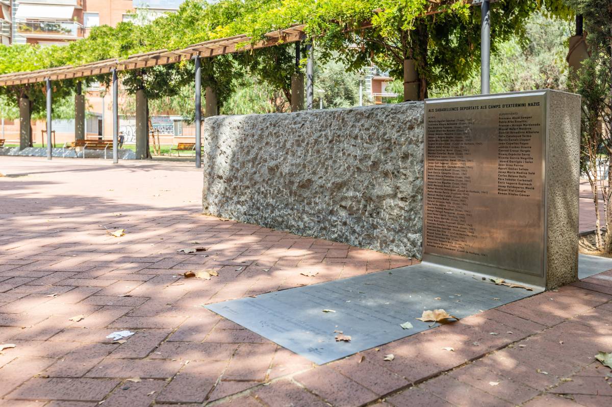 Saps on és...el monòlit que homenatja les víctimes del nazisme a Sabadell?