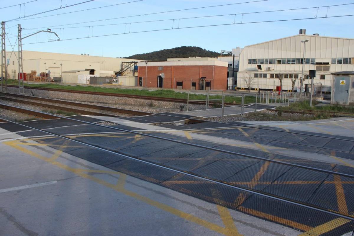 Adif suprimirà l'últim pas de nivell de Llinars del Vallès