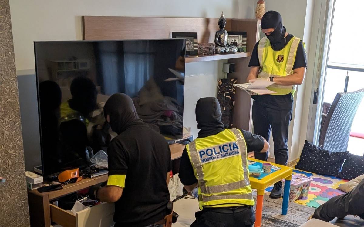 Detenen dues persones a Tortosa en una operació contra la venda de cocaïna i el blanqueig de capitals