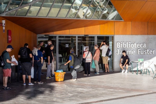 El govern Collboni repel·leix les crítiques per la vaga de biblioteques i l'Ajuntament de Barcelona queda dividit