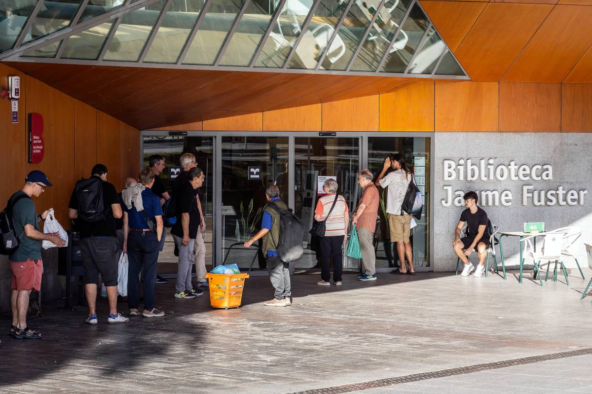 El govern Collboni repel·leix les crítiques per la vaga de biblioteques i l'Ajuntament de Barcelona queda dividit