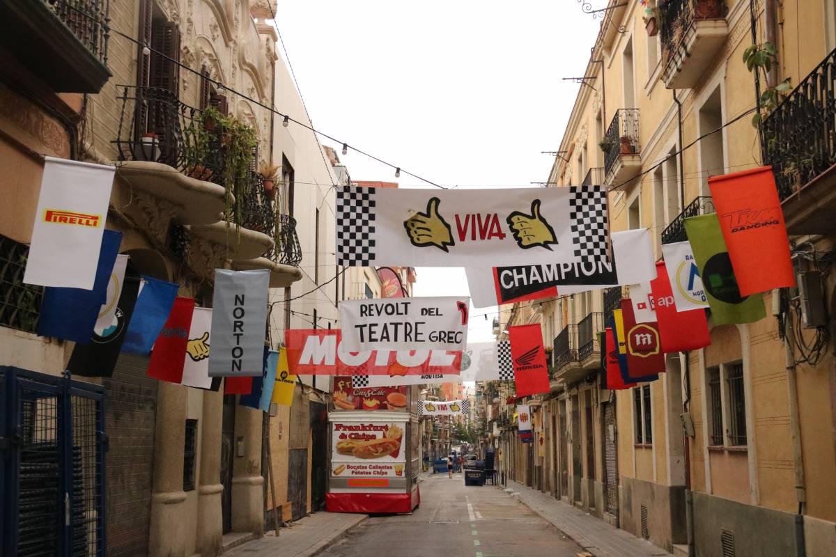 Identifiquen dos homes per gravar noies orinant al carrer durant les festes de Sants